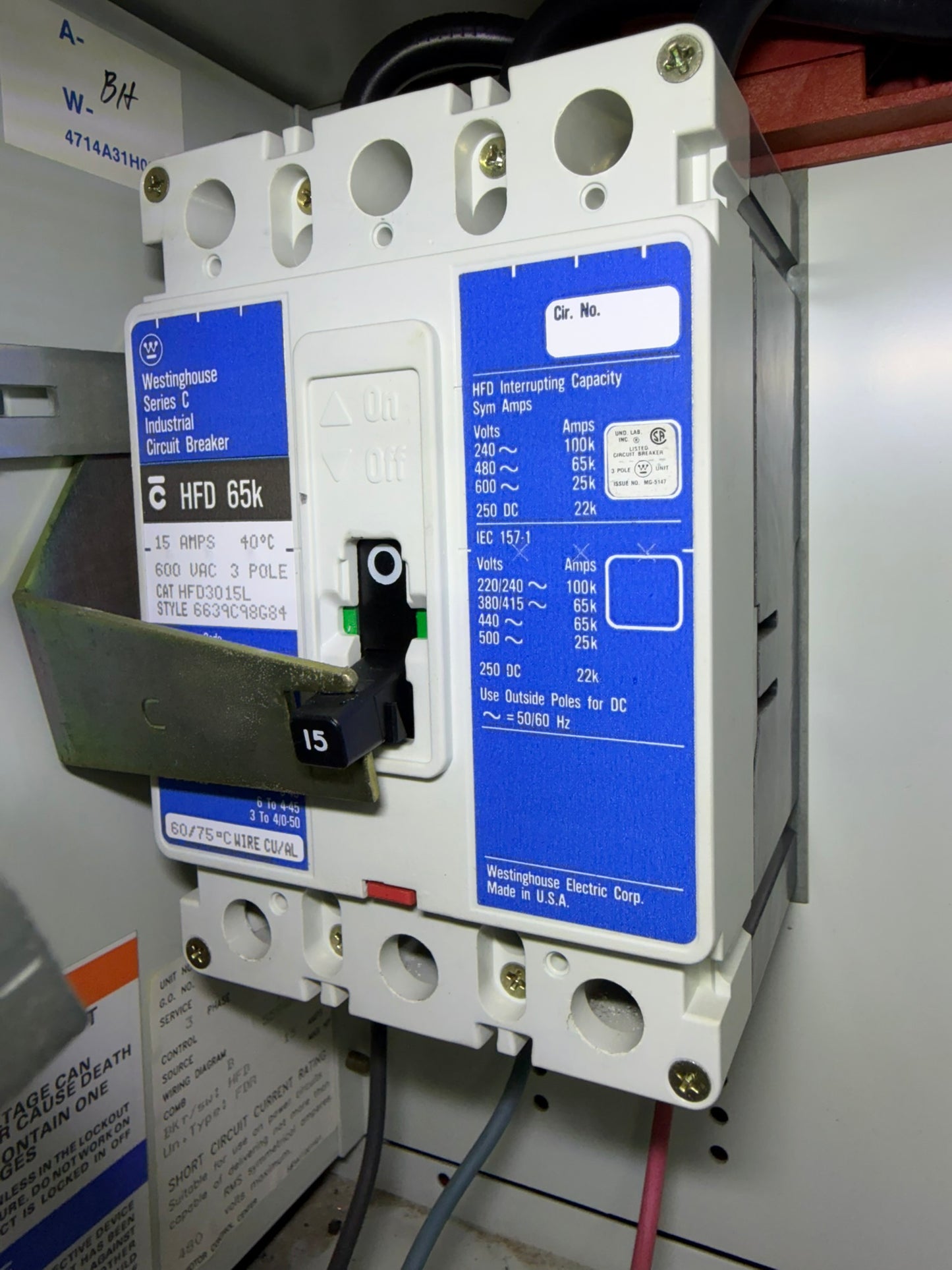 CB-08: 15 A molded-case circuit breaker — HFD3015L. overview / nameplate photograph 1.