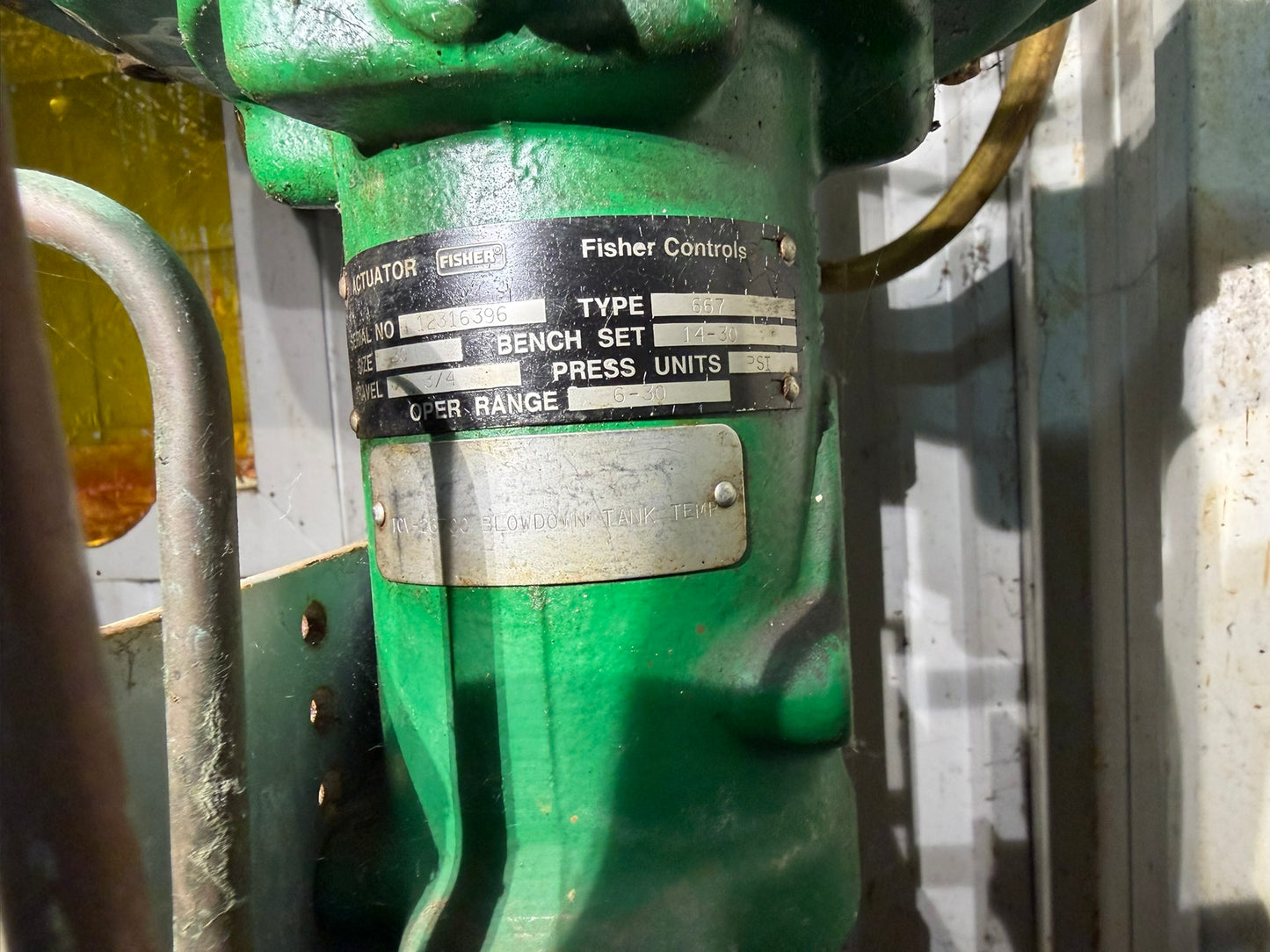 VL-10: Fisher ES Class 150 control valve with 667 actuator. detail photograph 4.