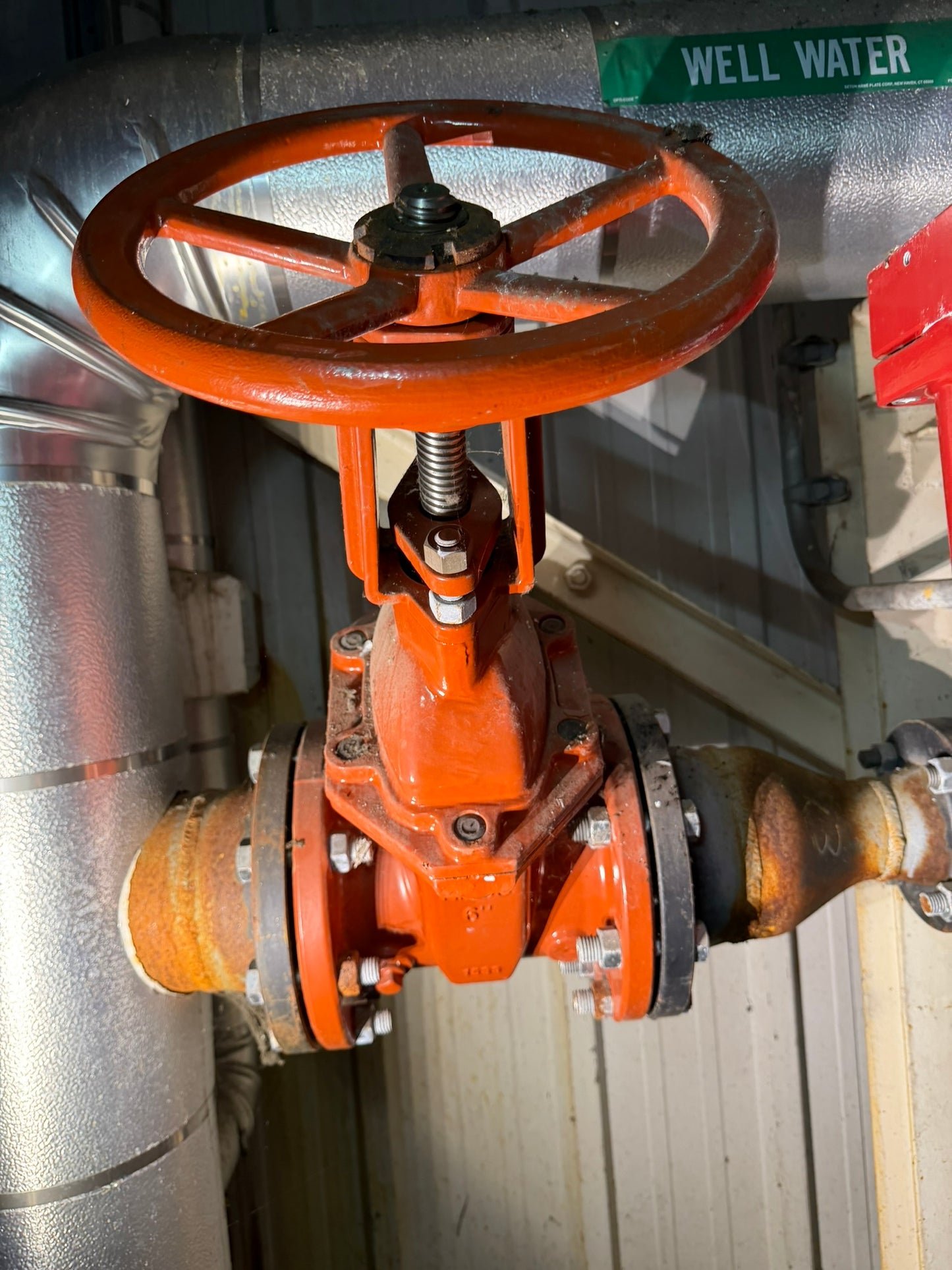 VL-15: NIBCO 6-inch OS&Y resilient-wedge gate valve. detail photograph 3.