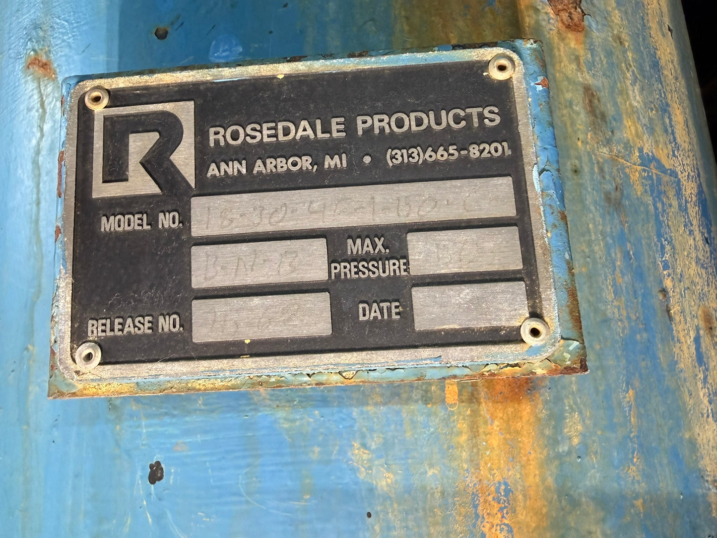WT-02: Rosedale vertical flanged bag-filter housing. nameplate photograph 2.