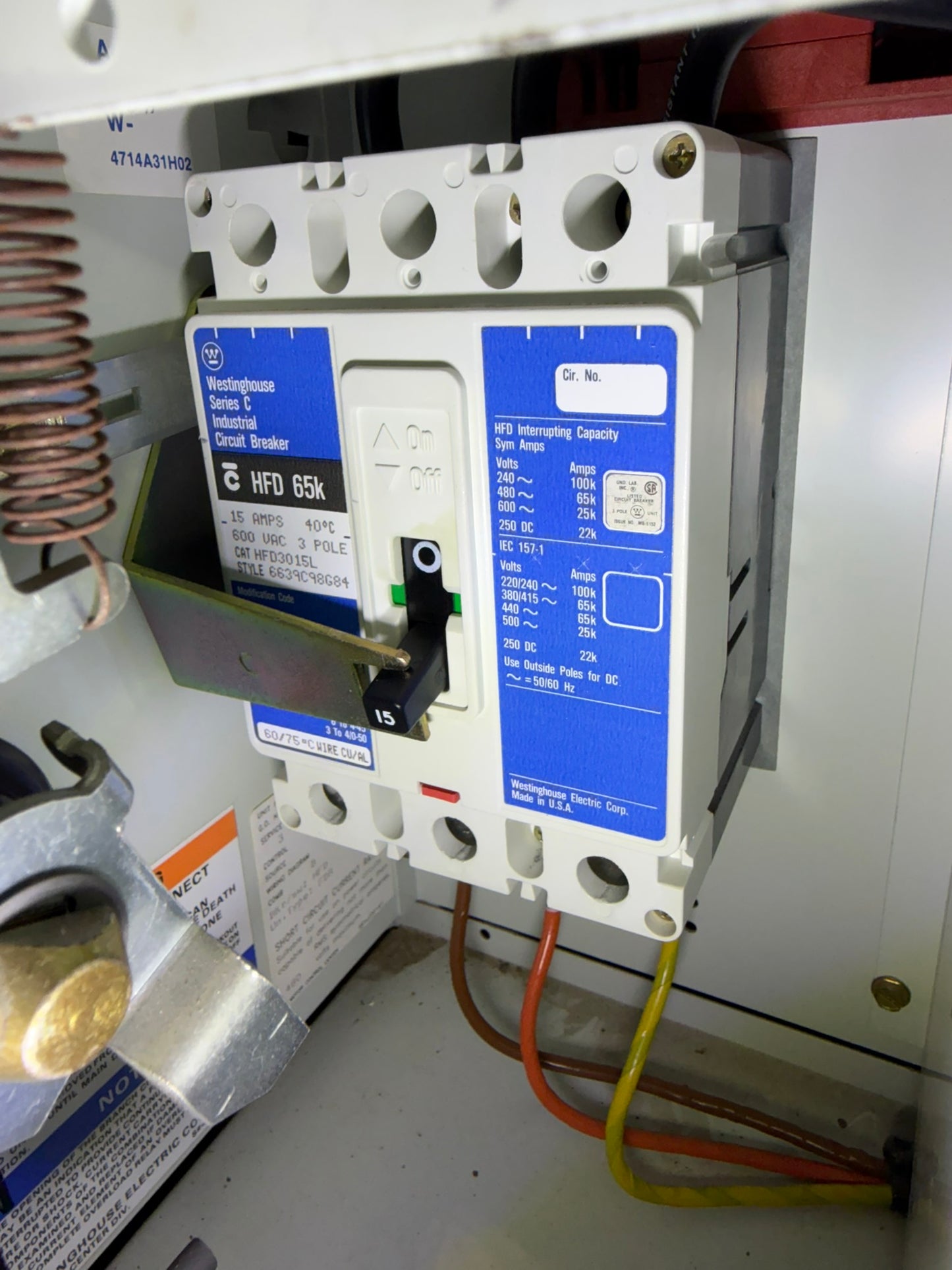 CB-05: 15 A molded-case circuit breaker — HFD3015L. overview / nameplate photograph 1.