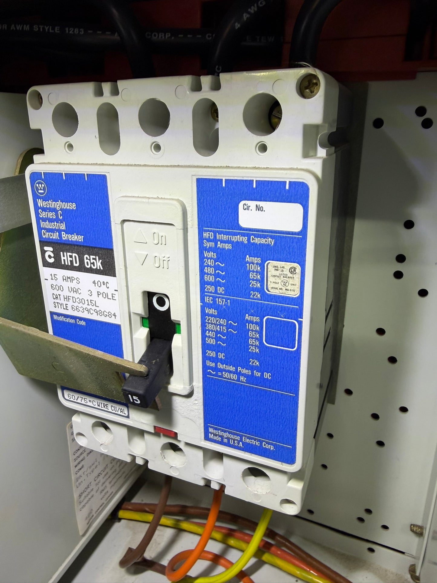 CB-06: 15 A molded-case circuit breaker — HFD3015L. overview / nameplate photograph 1.