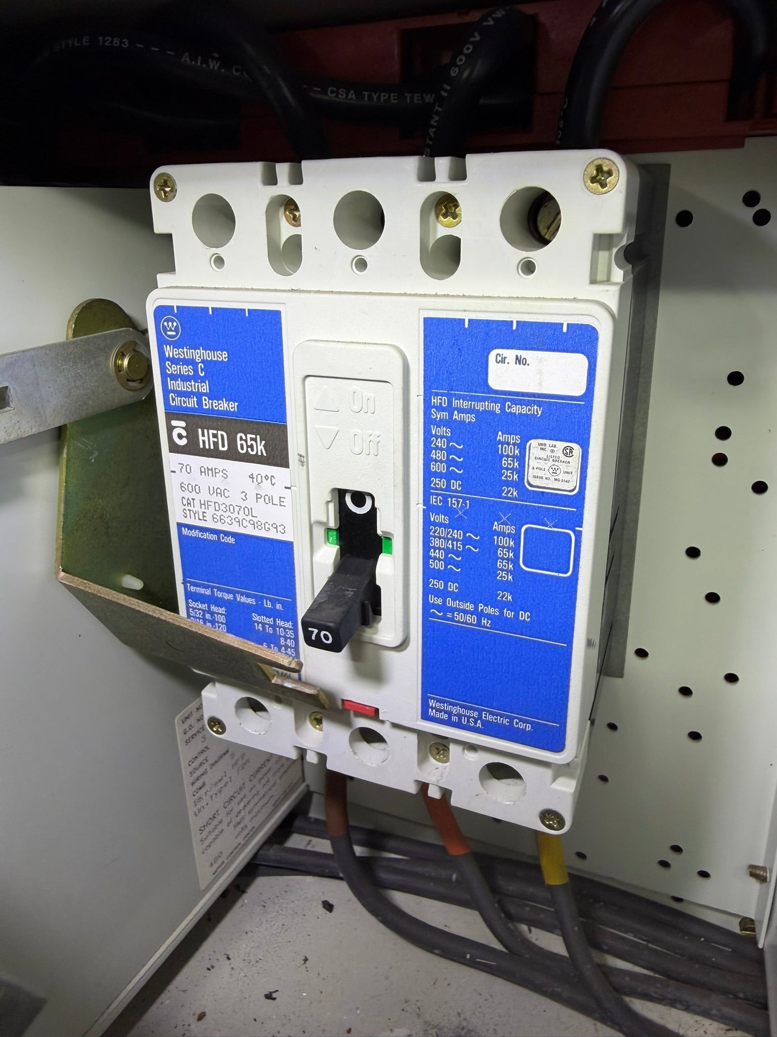 CB-11: 70 A molded-case circuit breaker — HFD3070L. overview / nameplate photograph 1.