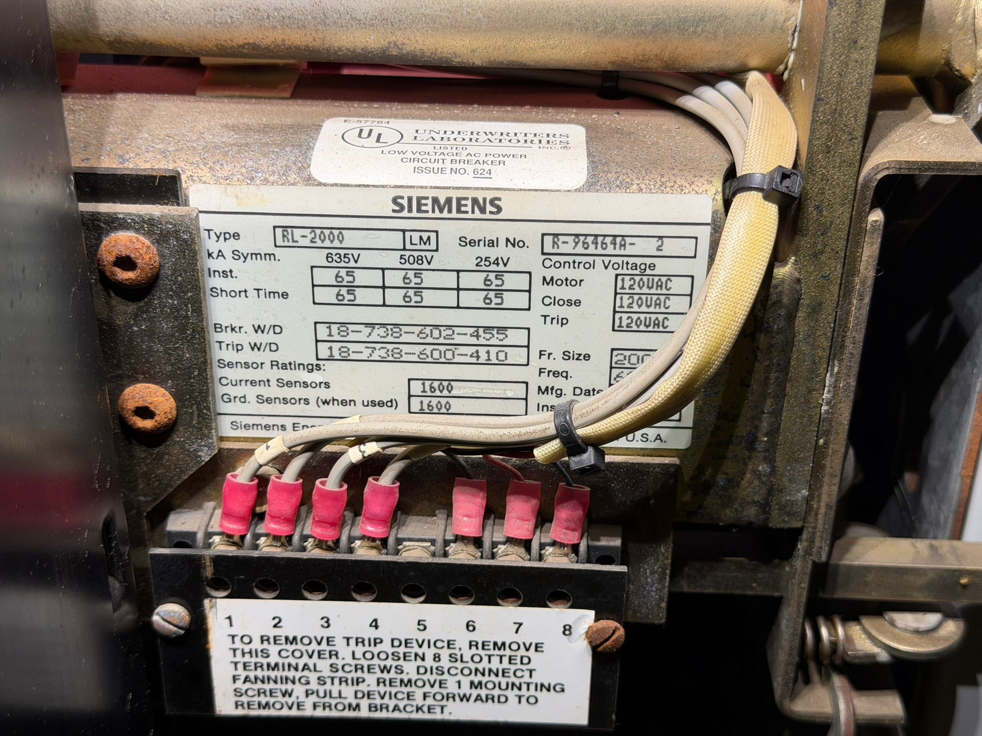 CB-16: Siemens RL-2000 power breaker — 1,600 A sensors. nameplate photograph 2.