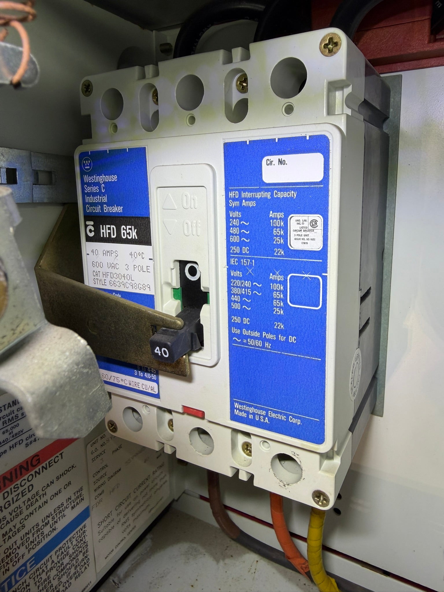 CB-18: 40 A molded-case circuit breaker — HFD3040L. overview / nameplate photograph 1.