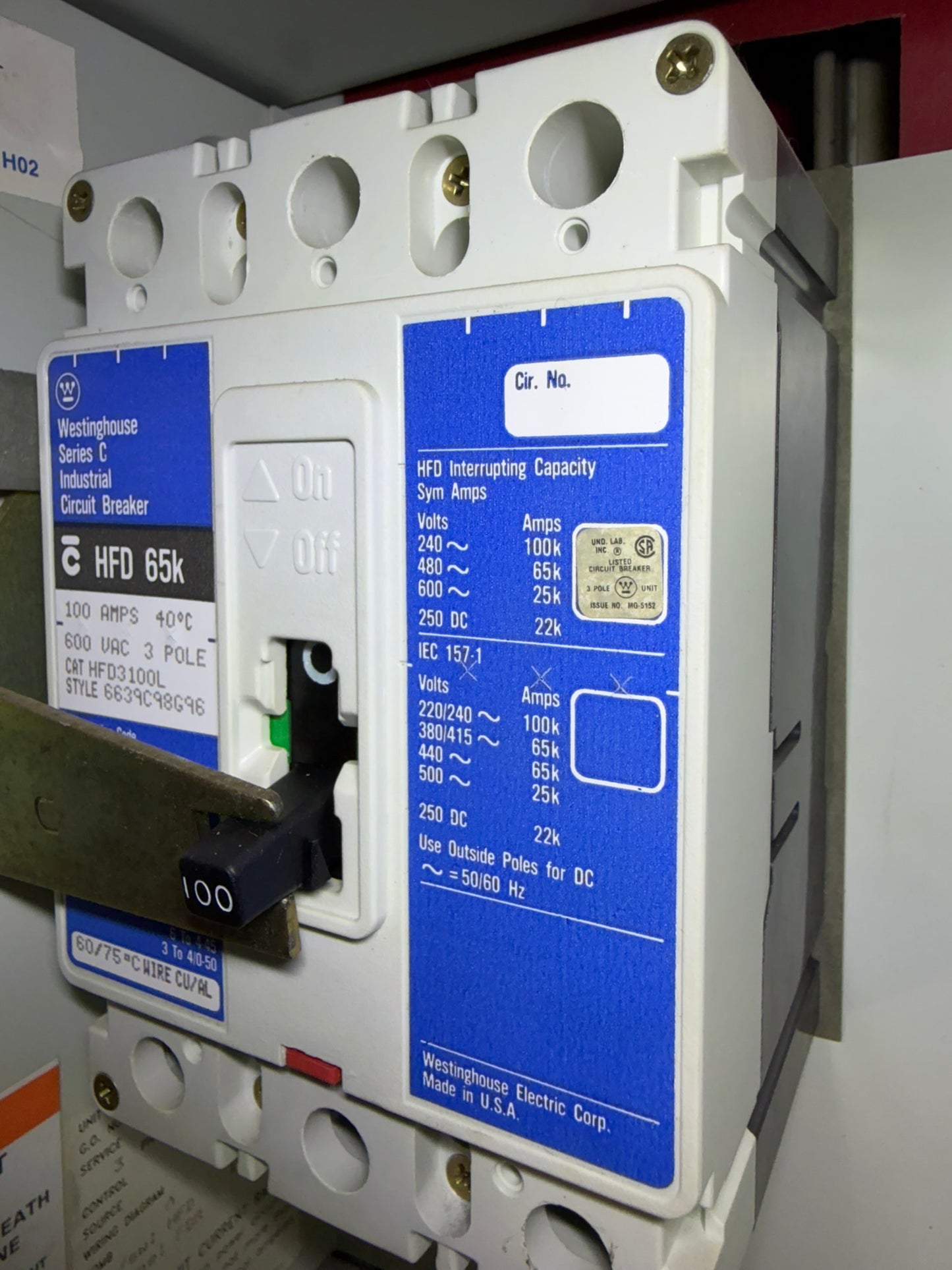 CB-21: 100 A molded-case circuit breaker — HFD3100L. overview / nameplate photograph 1.