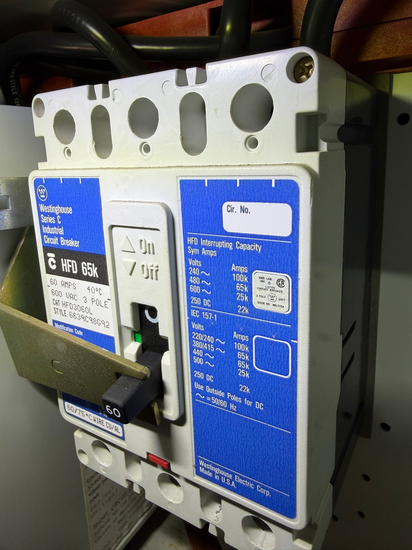 CB-23: 60 A molded-case circuit breaker — HFD3060L. overview / nameplate photograph 1.
