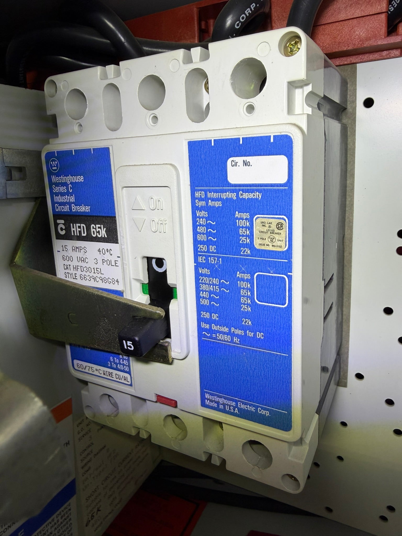 CB-27: 15 A molded-case circuit breaker — HFD3015L. overview / nameplate photograph 1.