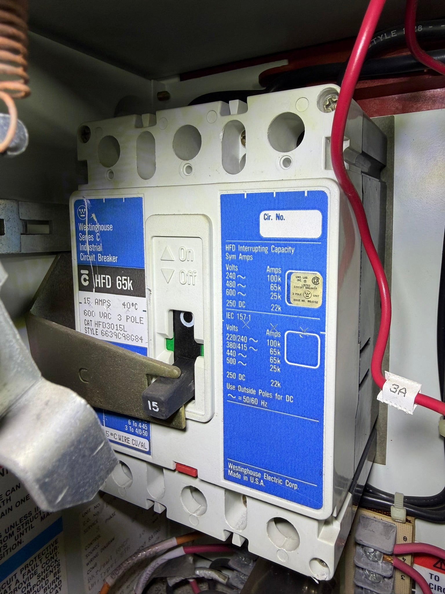 CB-30: 15 A molded-case circuit breaker — HFD3015L. overview / nameplate photograph 1.