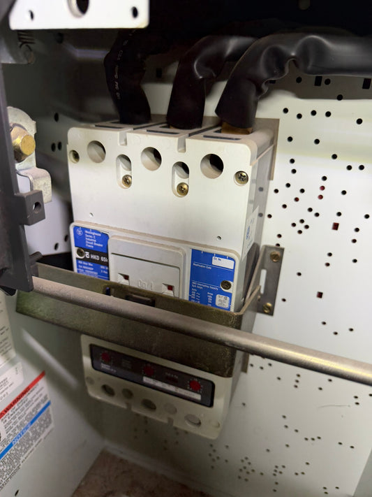 CB-31: 400 A circuit breaker — HKD3400F / KT3400T. overview photograph 1.