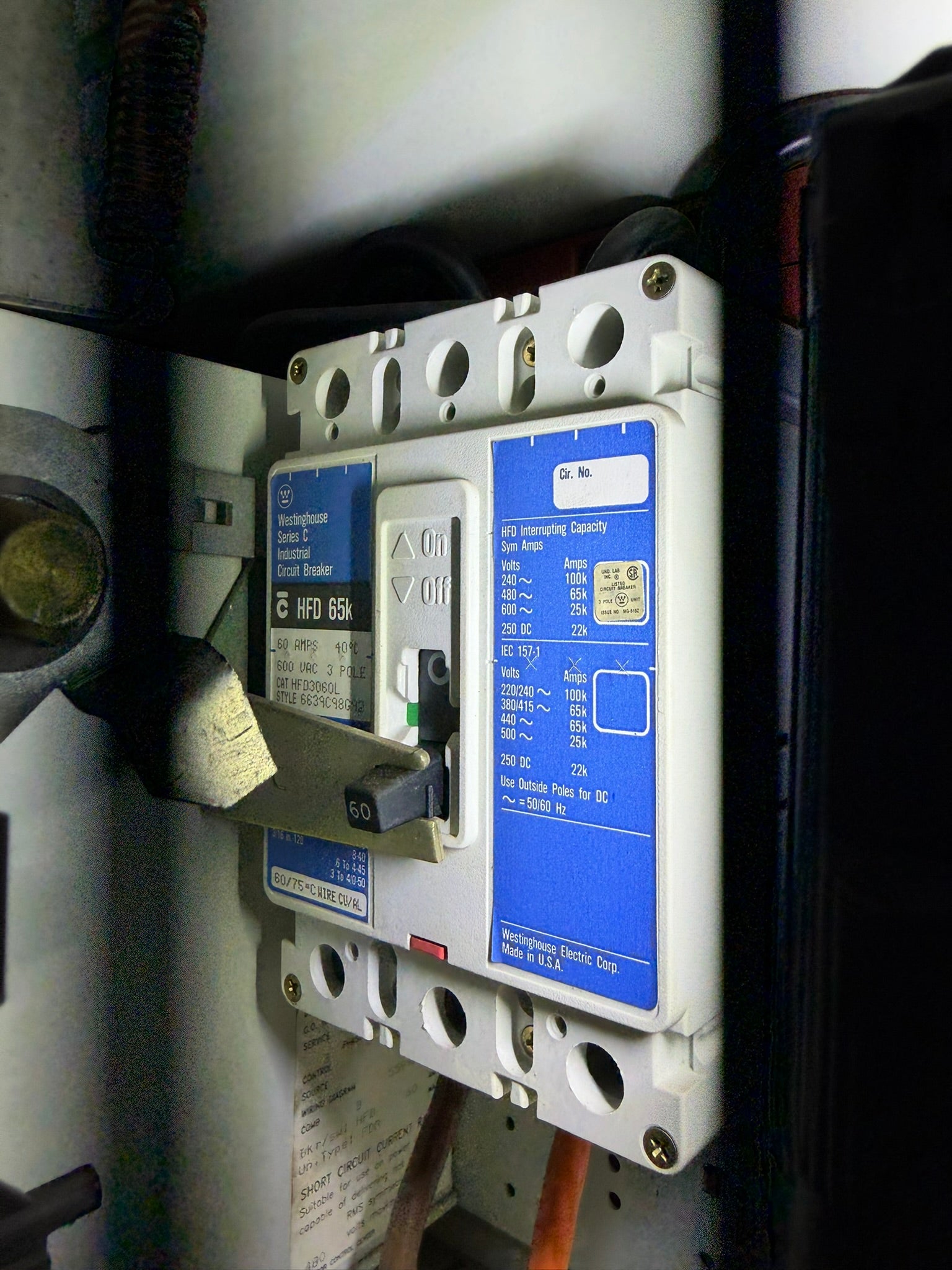 CB-34: 60 A molded-case circuit breaker — HFD3060L. overview photograph 1.