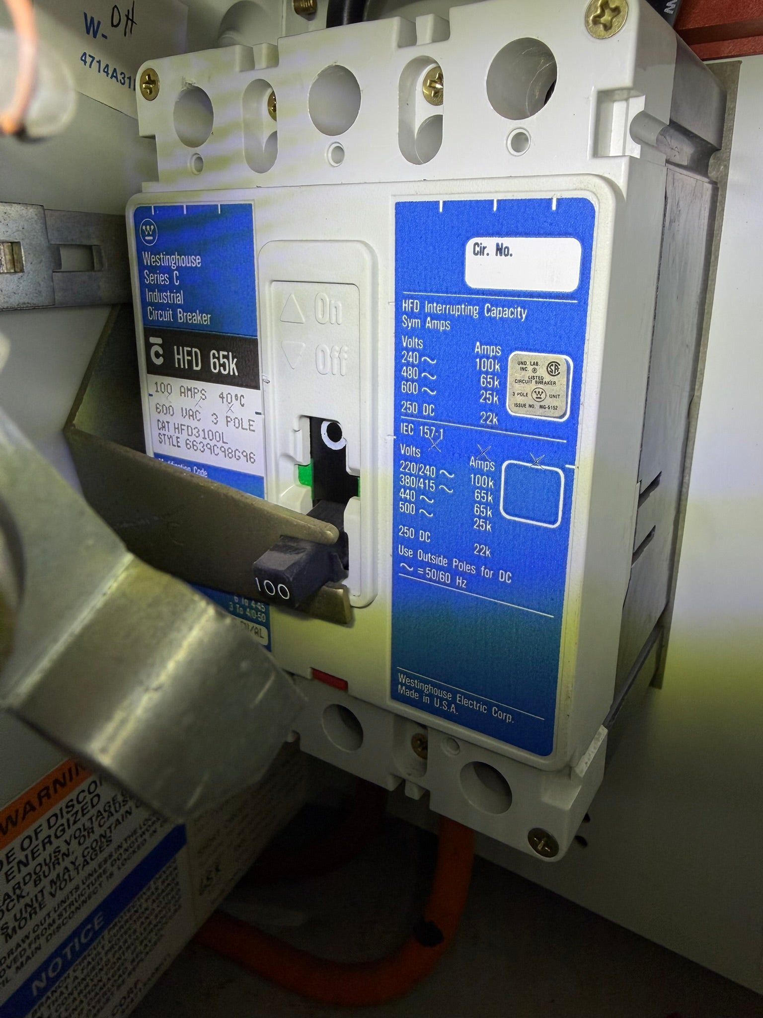 CB-38: 100 A molded-case circuit breaker — HFD3100L. overview / nameplate photograph 1.