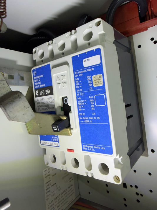 CB-41: 15 A molded-case circuit breaker — HFD3015L. overview photograph 1.