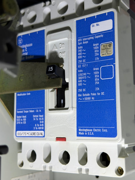 CB-42: 15 A molded-case circuit breaker — HFD3015L. overview photograph 1.