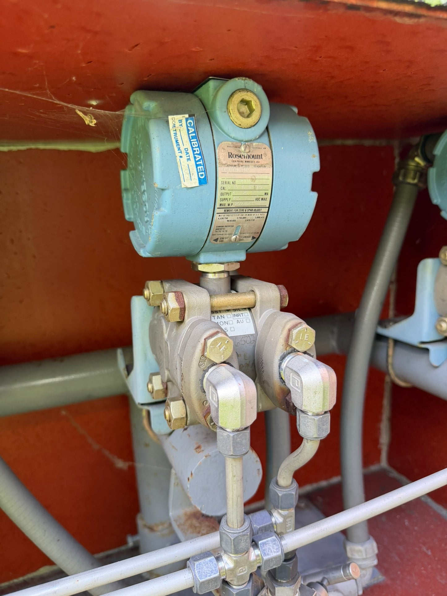 IN-04: Rosemount 1151 differential-pressure transmitter, 0-30 in H2O. overview photograph 1.