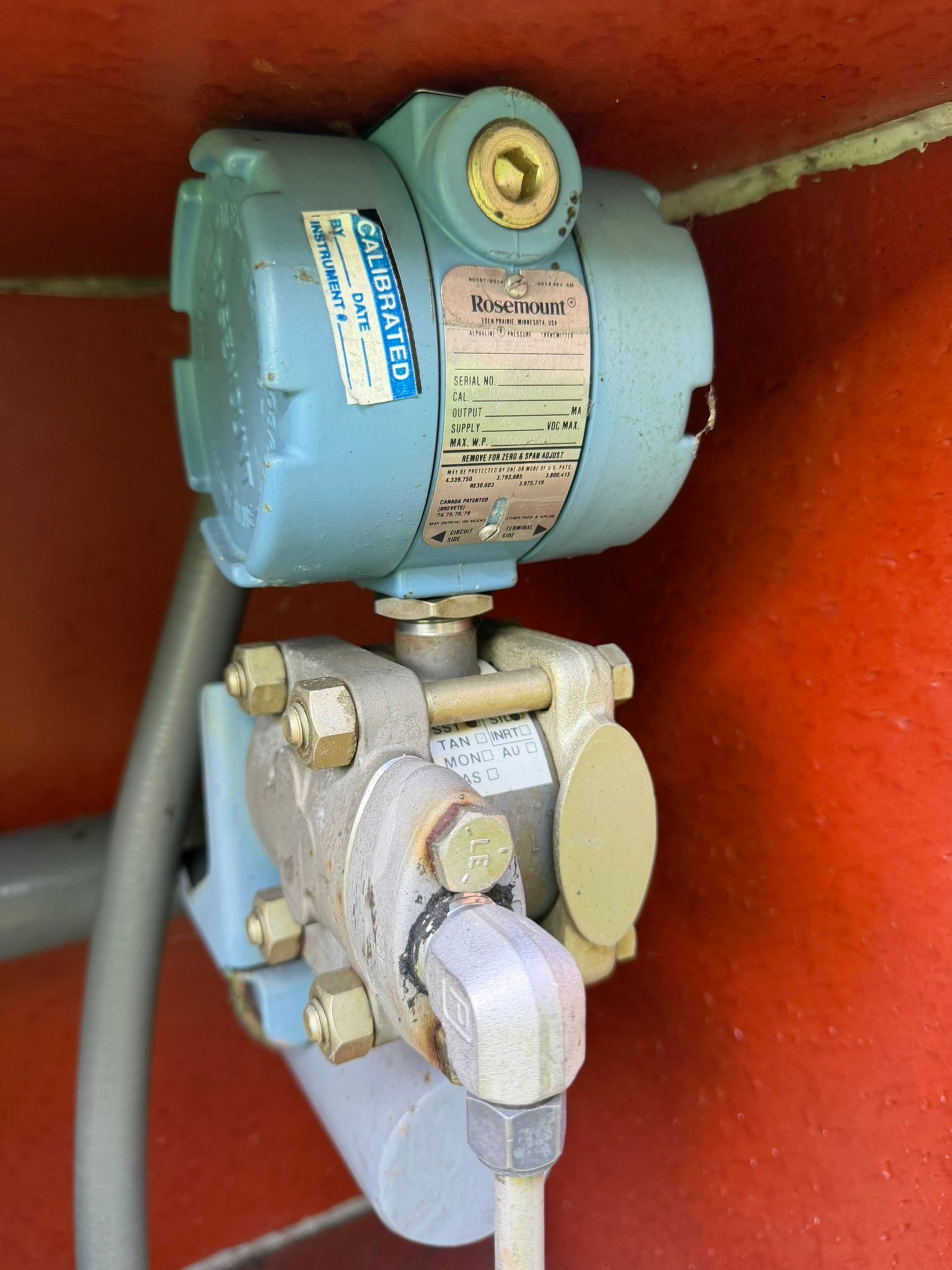 IN-05: Rosemount 1151 gauge-pressure transmitter, 0-400 psig. overview photograph 1.