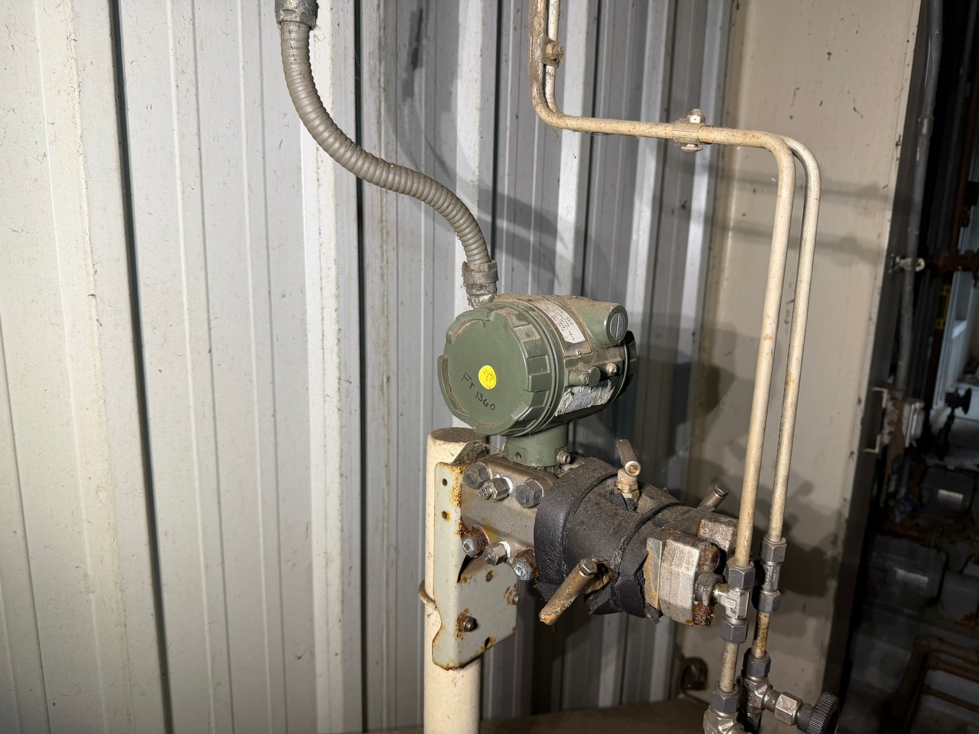 IN-19: Yokogawa UNI differential-pressure transmitter, 0-80 in H2O. overview photograph 1.
