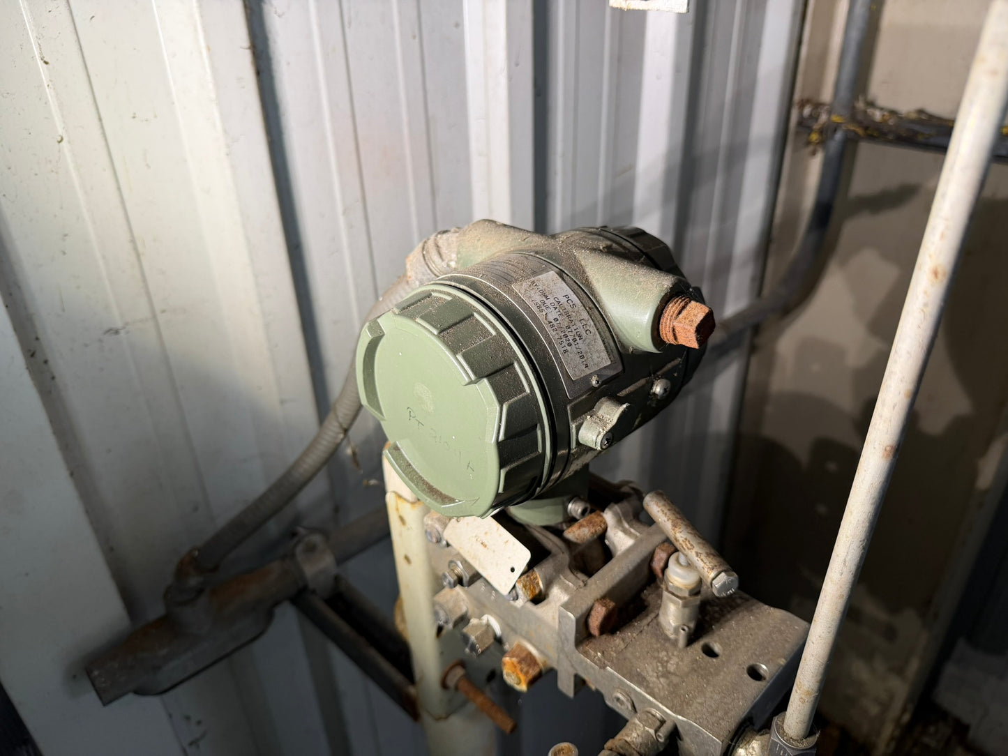 IN-20: Yokogawa UNI gauge-pressure transmitter. overview photograph 1.