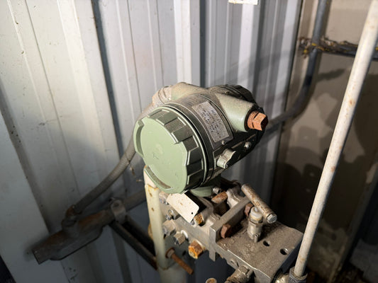 IN-20: Yokogawa UNI gauge-pressure transmitter. overview photograph 1.