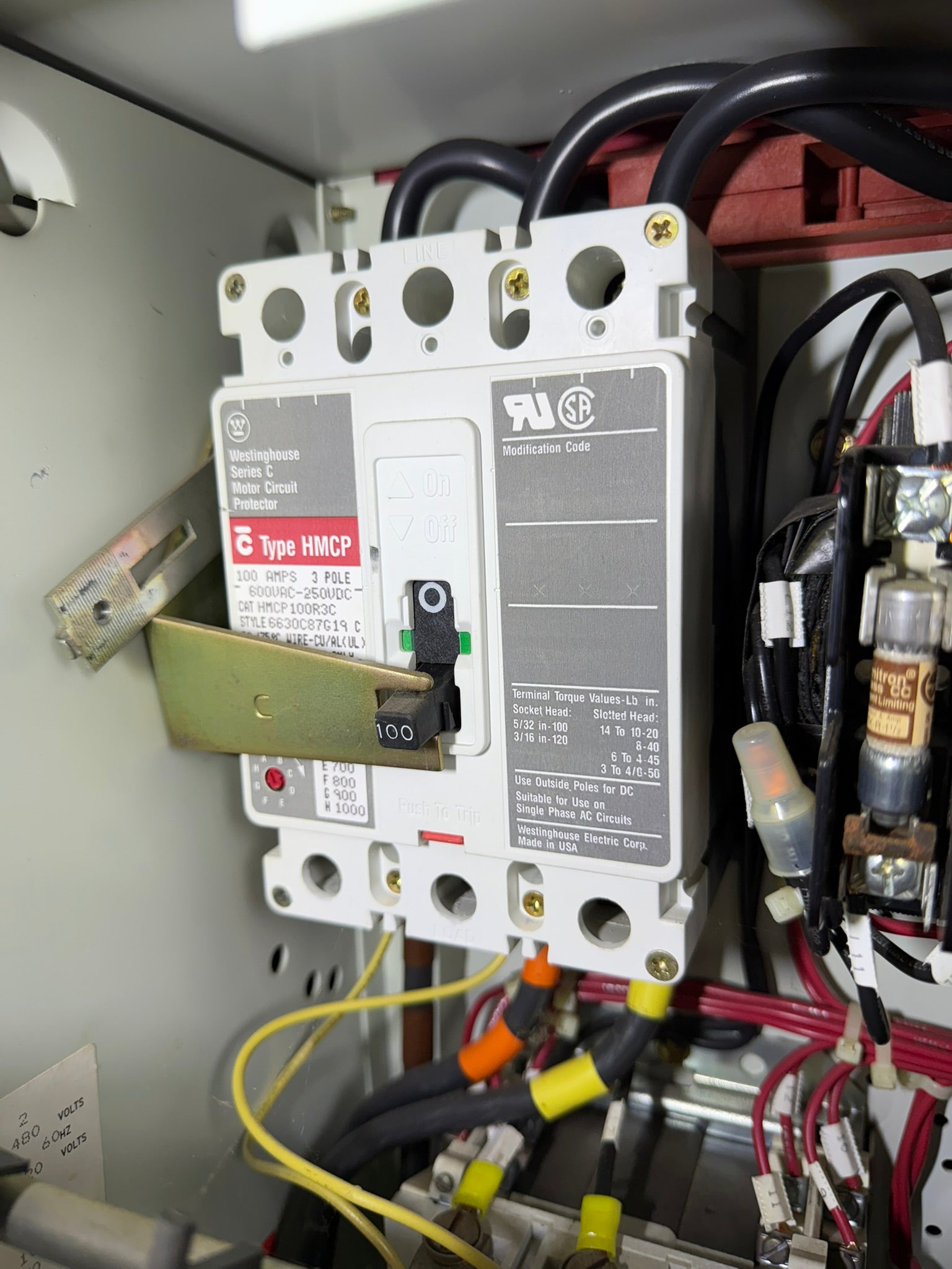MC-03: 100 A motor circuit protector — HMCP100R3C. overview / nameplate photograph 1.