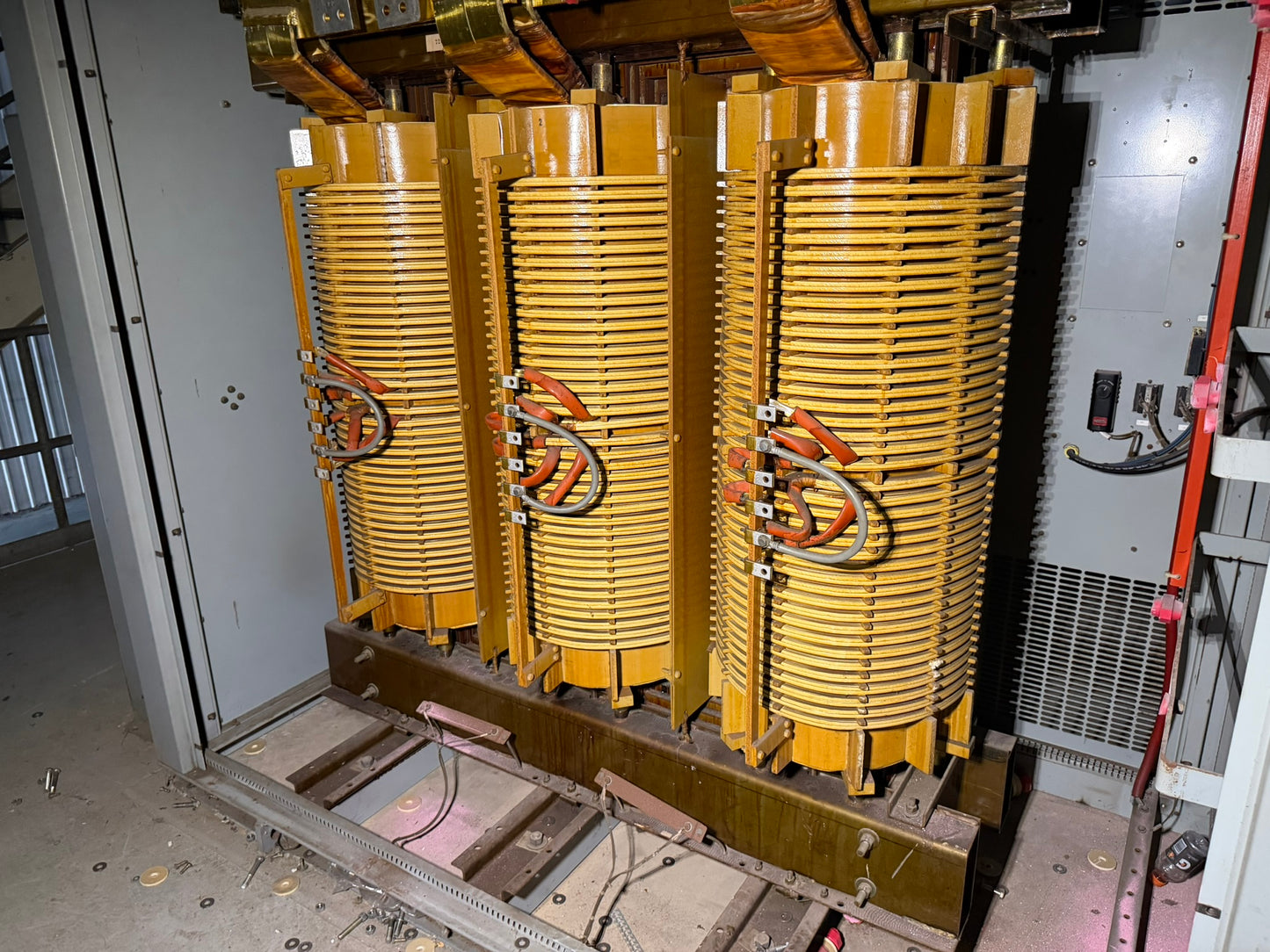 TR-01: Line Power 2,500/3,333 kVA dry-type motor-drive isolation transformer — 13.8 kV to 480Y/277 V. detail photograph 6.