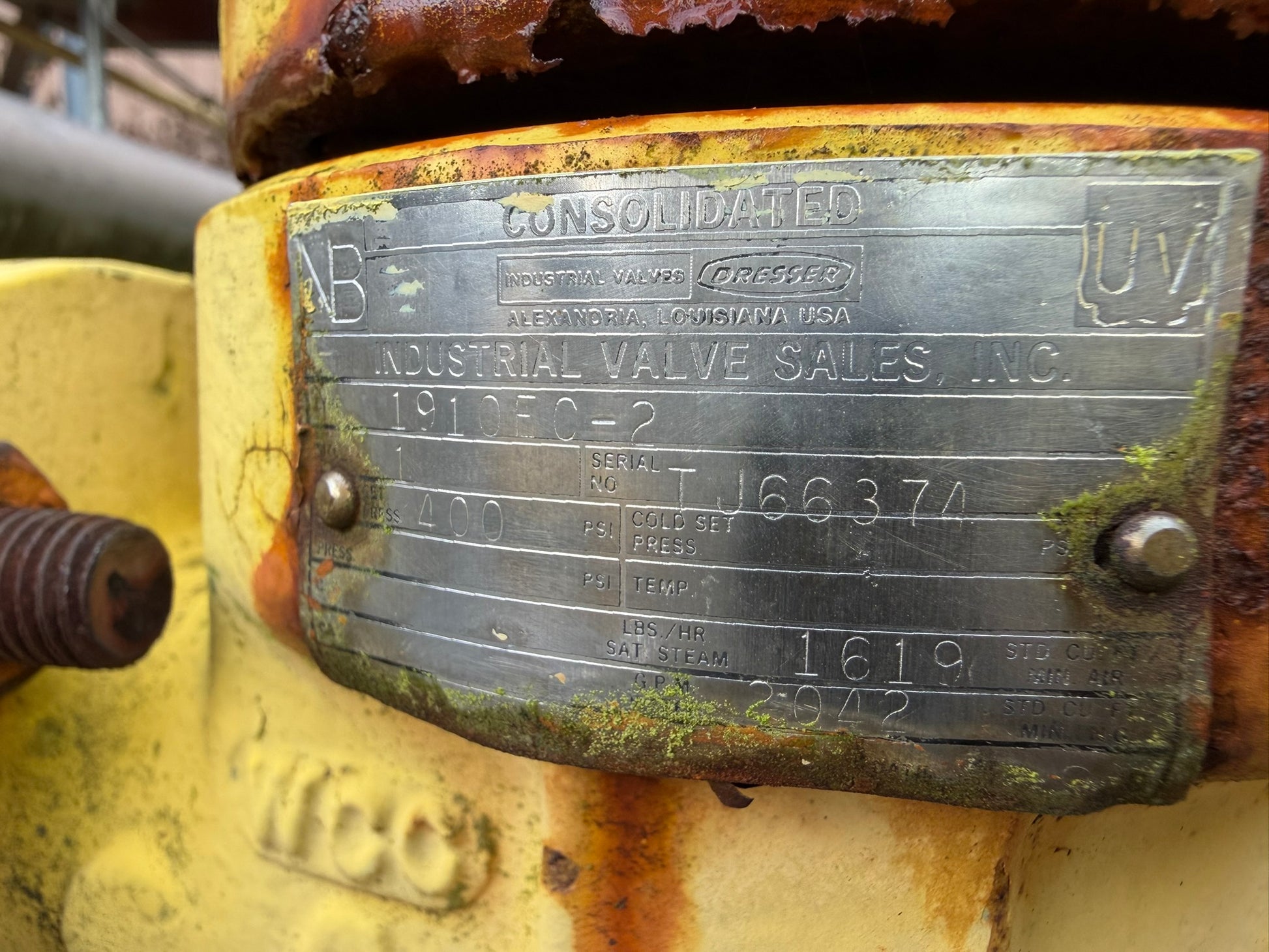 VL-02: Consolidated pressure relief valve, 400 psi set marking. nameplate photograph 2.