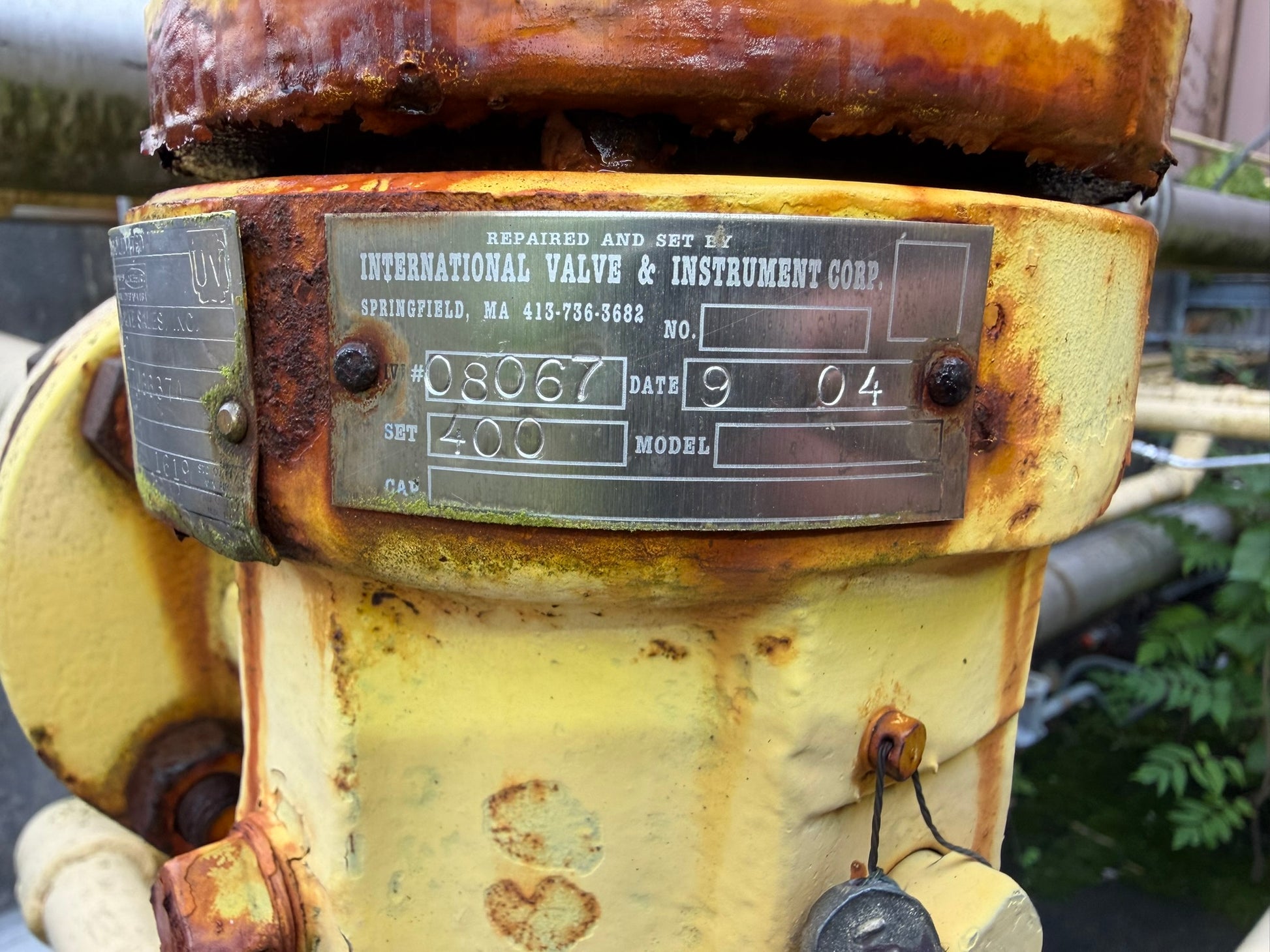 VL-02: Consolidated pressure relief valve, 400 psi set marking. detail photograph 3.