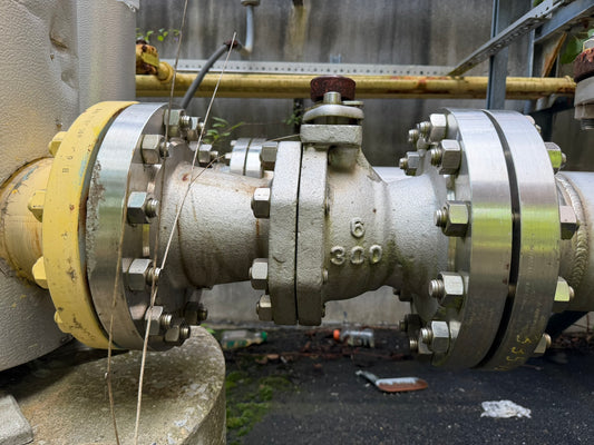 VL-04: Newco 6-inch Class 300 stainless ball valve — unit 1. overview photograph 1.