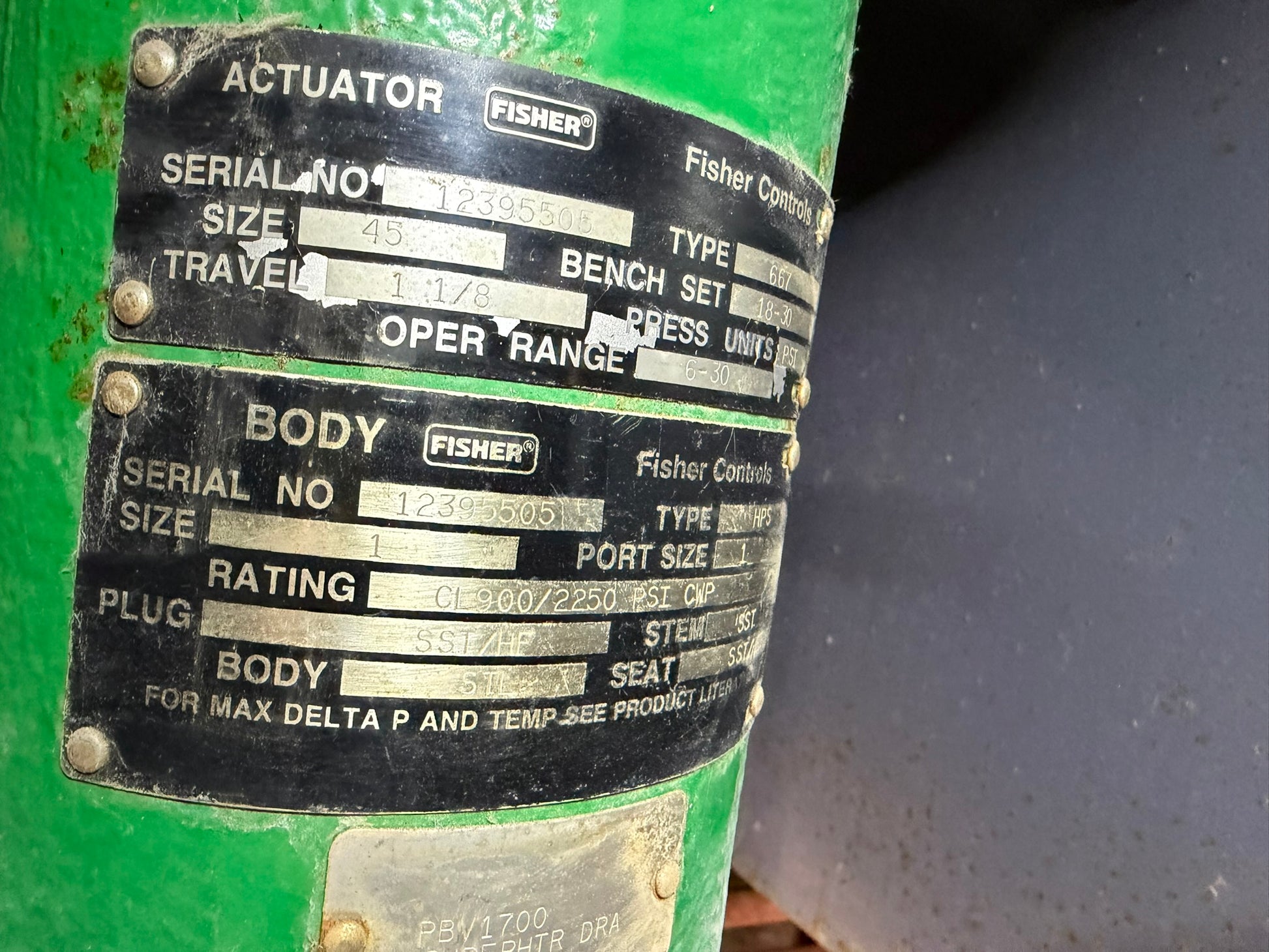VL-07: Fisher HPS 1-inch Class 900 control valve with 667 actuator. nameplate photograph 2.