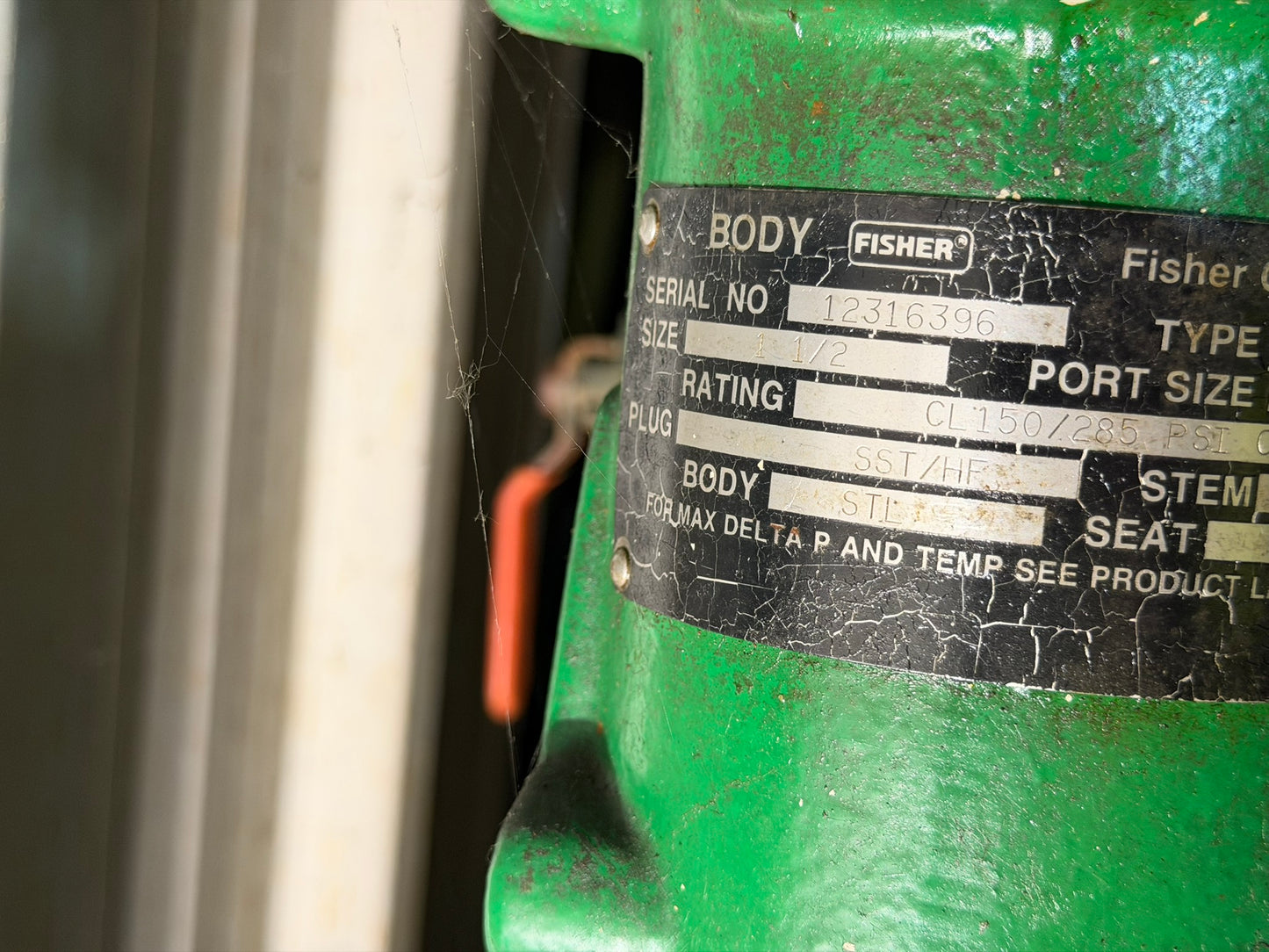 VL-10: Fisher ES Class 150 control valve with 667 actuator. nameplate photograph 2.