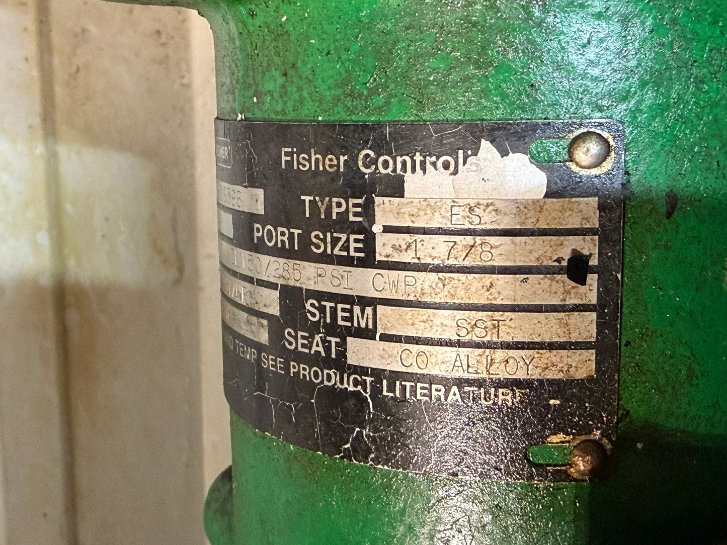 VL-10: Fisher ES Class 150 control valve with 667 actuator. detail photograph 3.