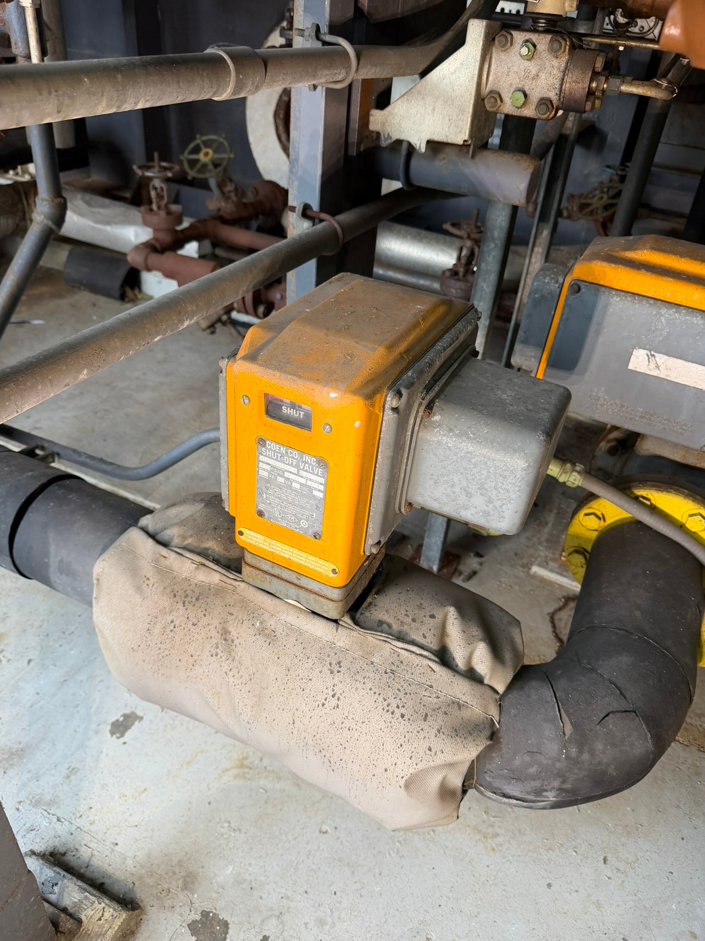 VL-13: Coen / Maxon 4-inch motorized safety shutoff valve. overview photograph 1.