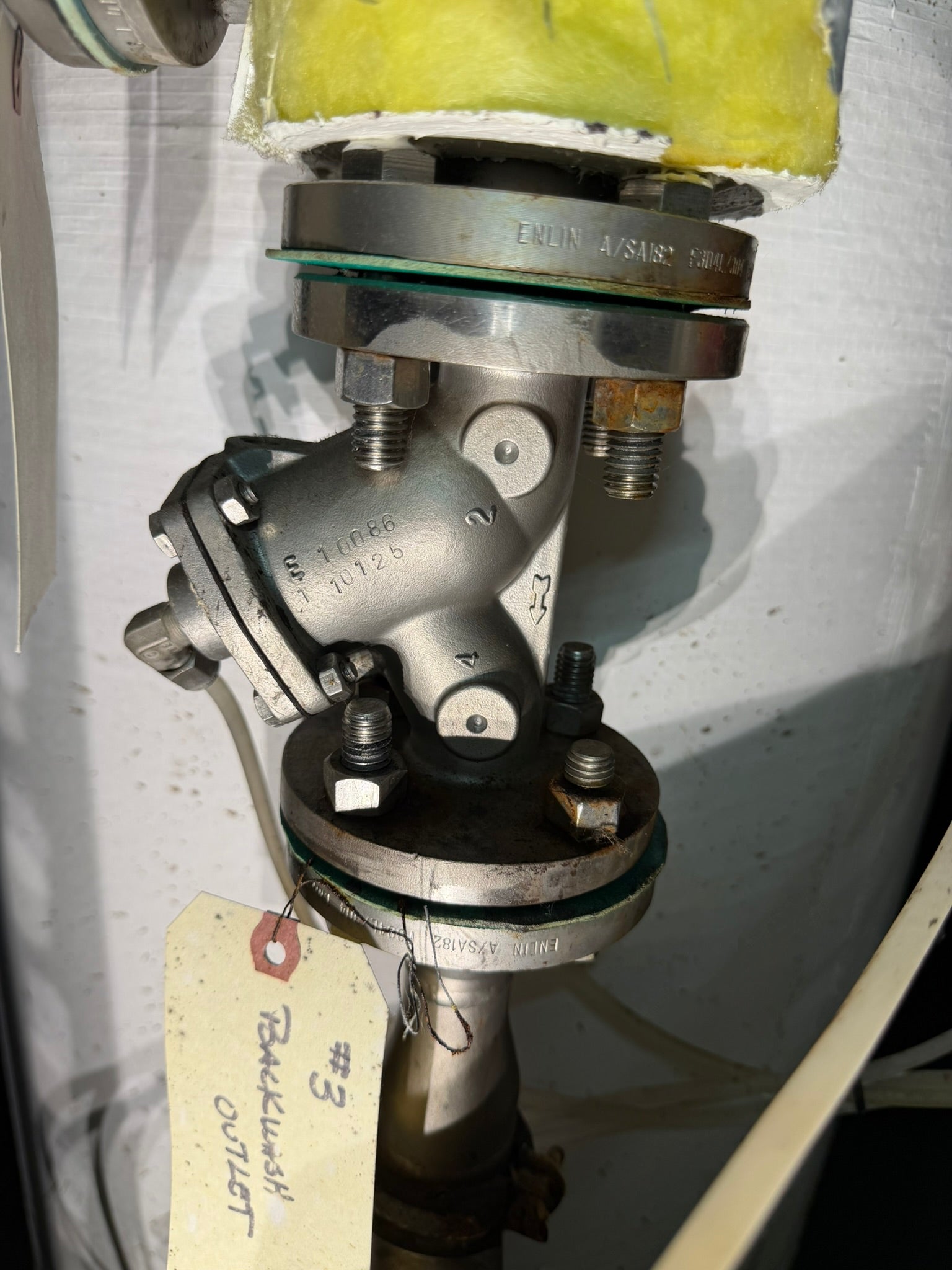 VL-19: AquaMatic 2-inch stainless diaphragm valve. overview photograph 1.