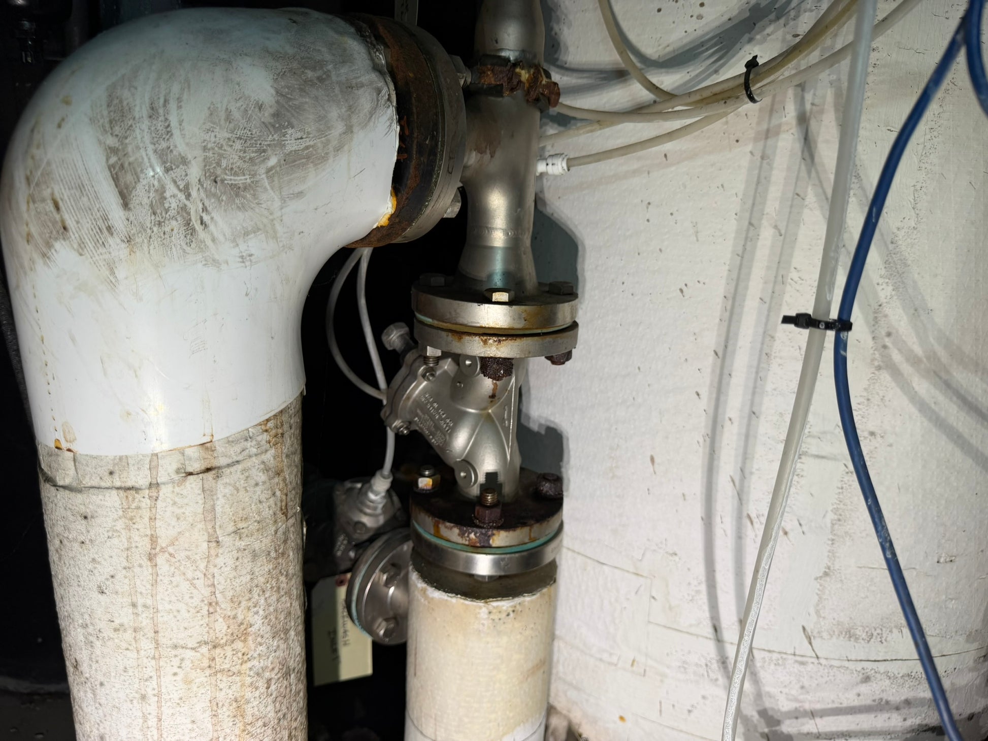VL-20: AquaMatic 2-inch stainless diaphragm valve. overview photograph 1.