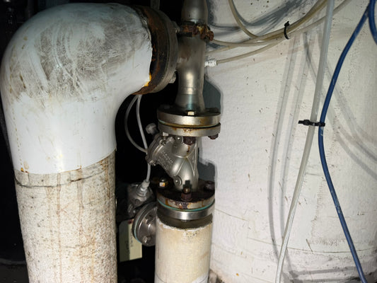VL-20: AquaMatic 2-inch stainless diaphragm valve. overview photograph 1.