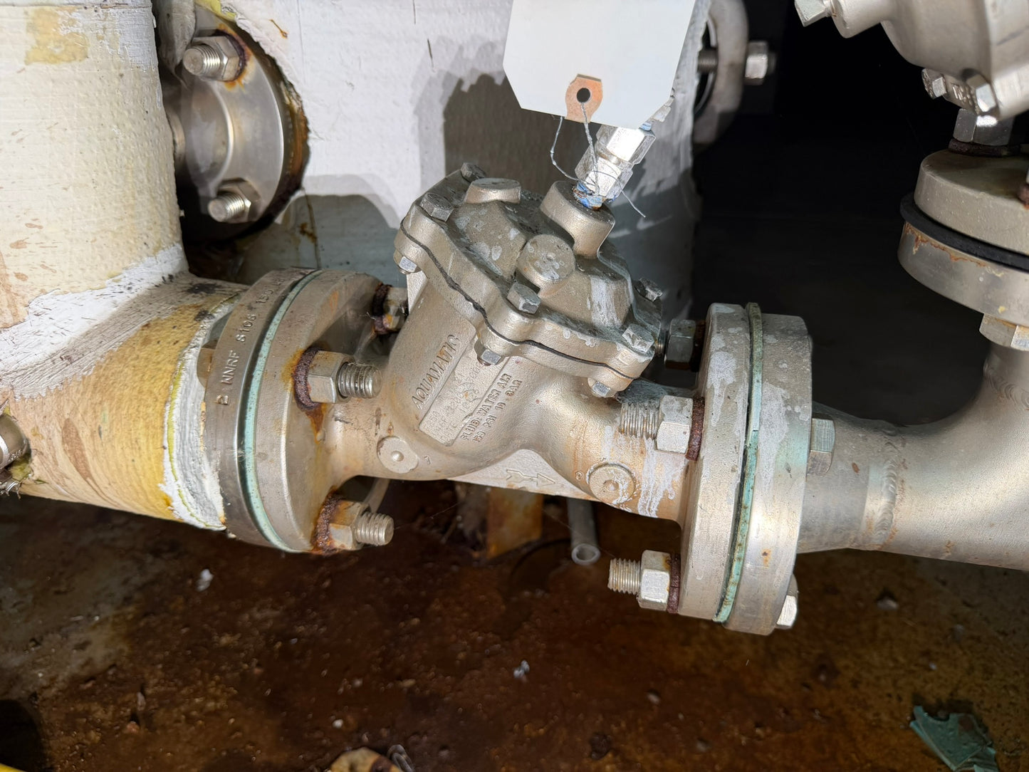 VL-22: AquaMatic 2-inch stainless diaphragm valve. overview photograph 1.