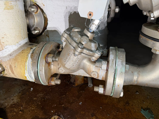 VL-22: AquaMatic 2-inch stainless diaphragm valve. overview photograph 1.