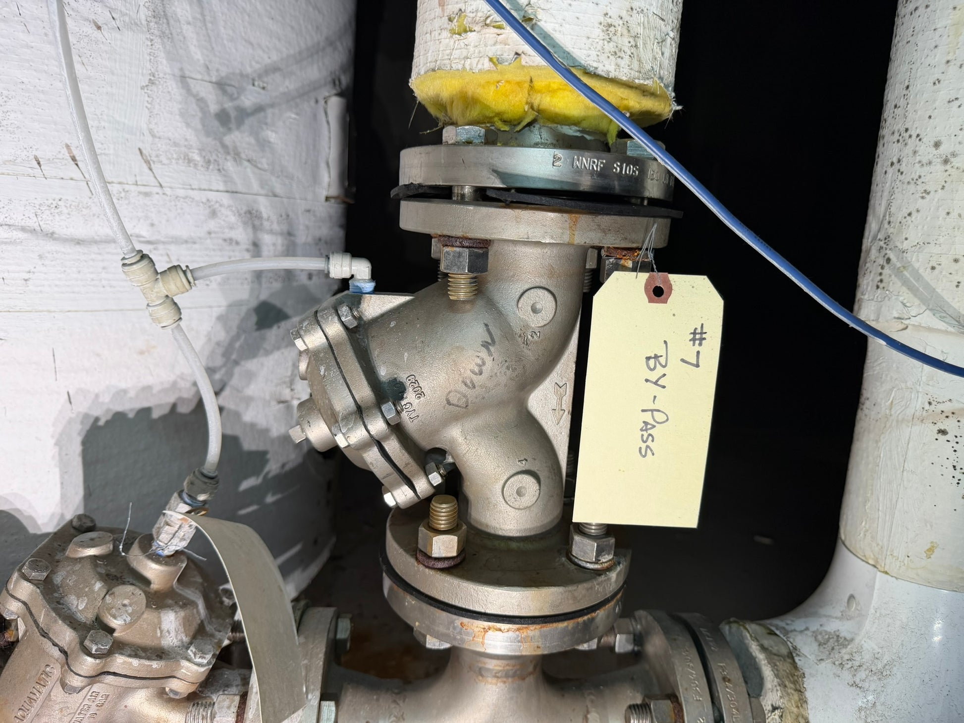 VL-23: AquaMatic 2-inch stainless diaphragm valve. overview photograph 1.