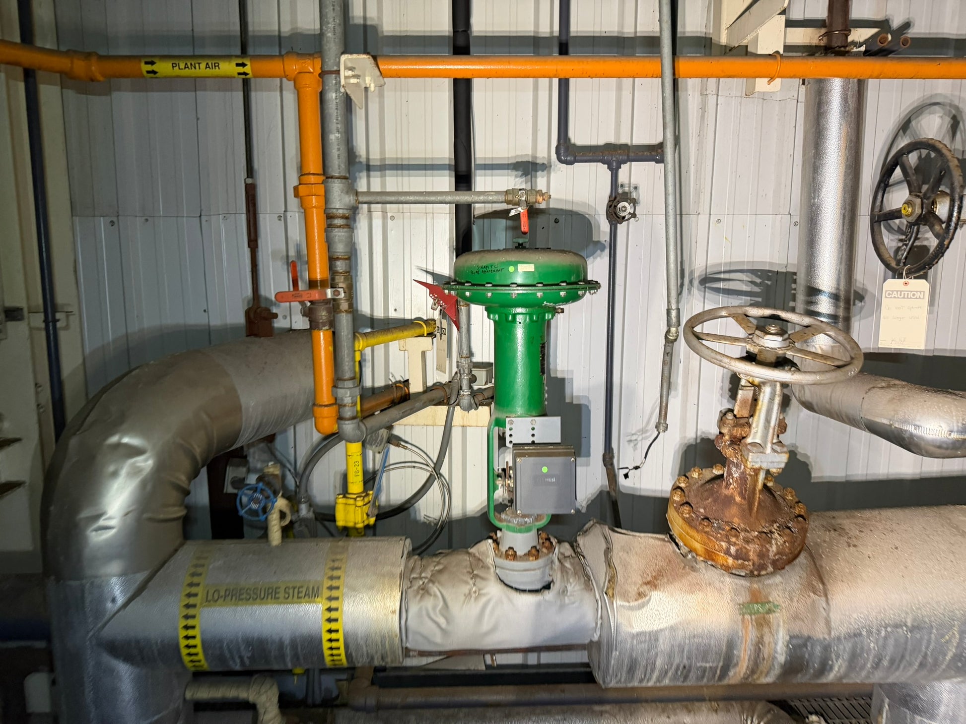 VL-26: Fisher 3-inch cooling-tower makeup control valve. overview photograph 1.