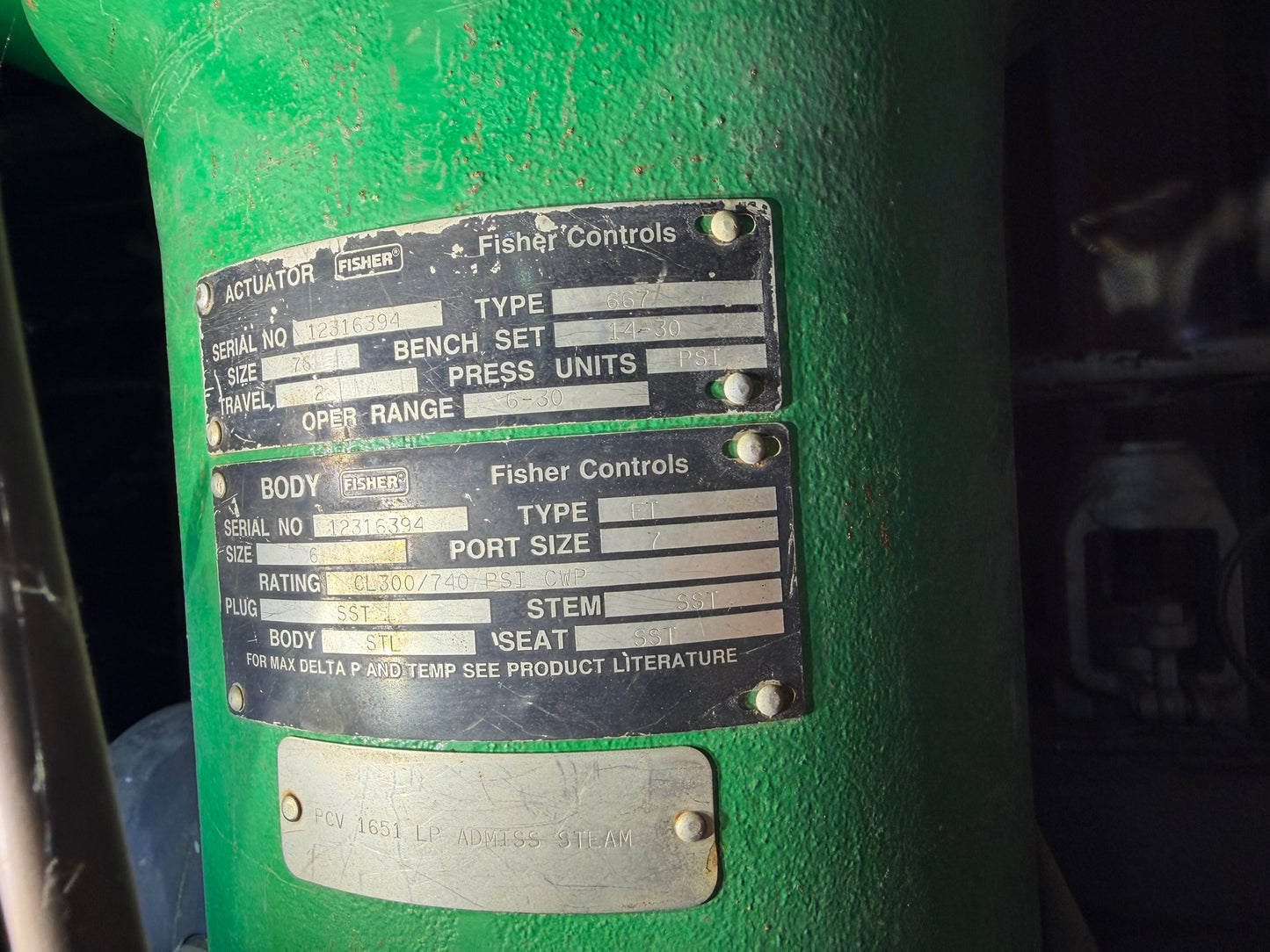 VL-28: Fisher 8-inch ET steam control valve. nameplate photograph 2.