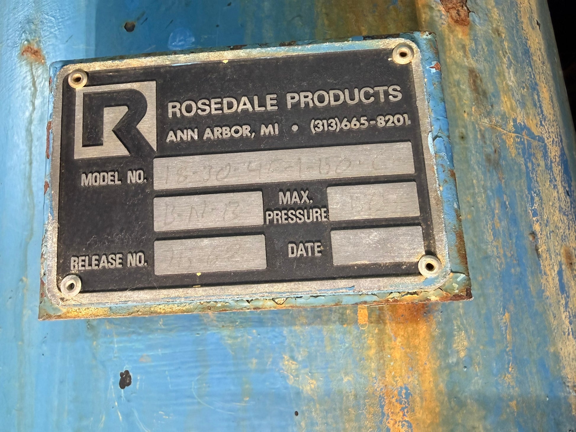 WT-02: Rosedale vertical flanged bag-filter housing. nameplate photograph 2.