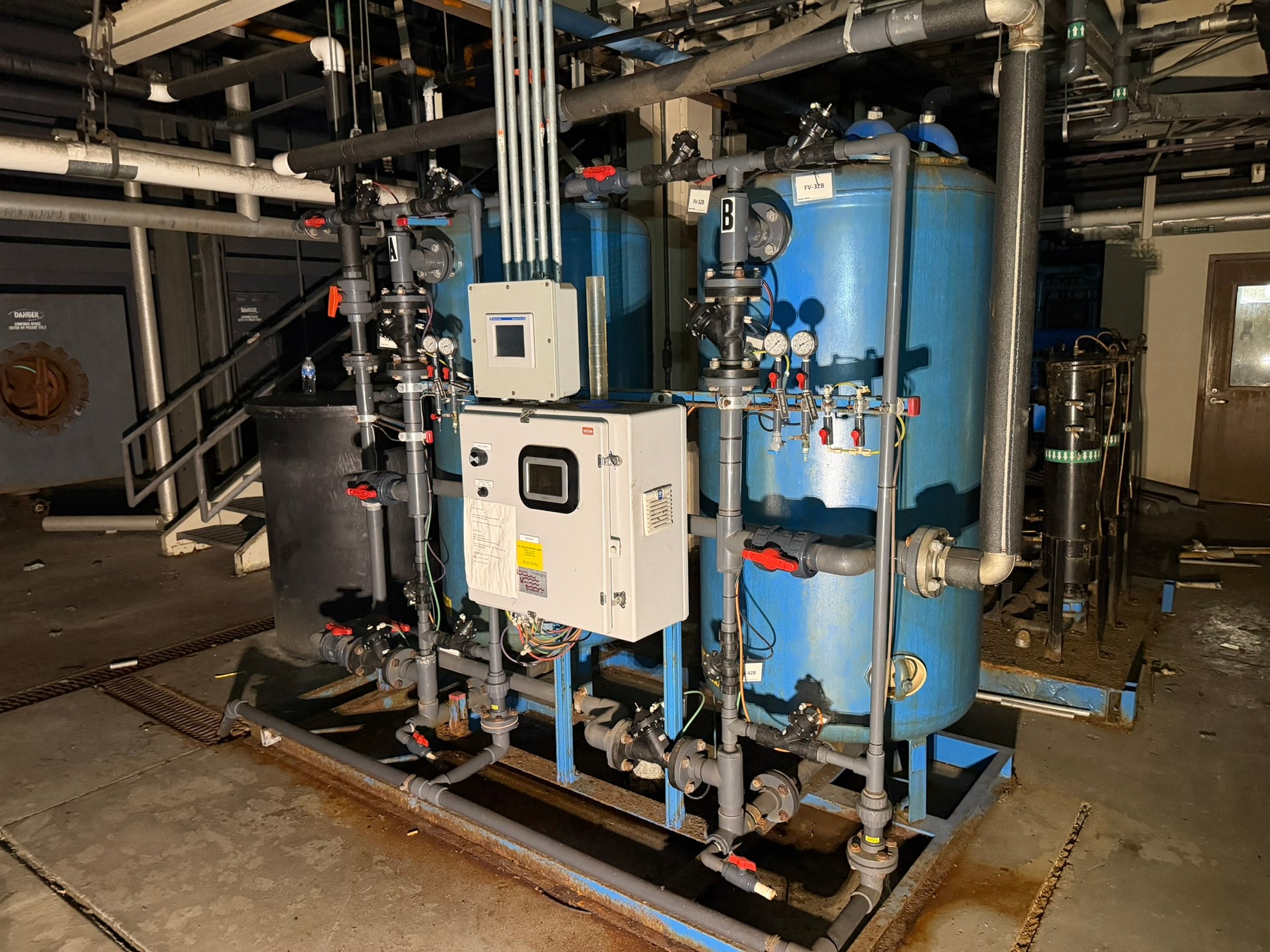 WT-05: Lakeside duplex water-softener and filtration installation. overview photograph 1.