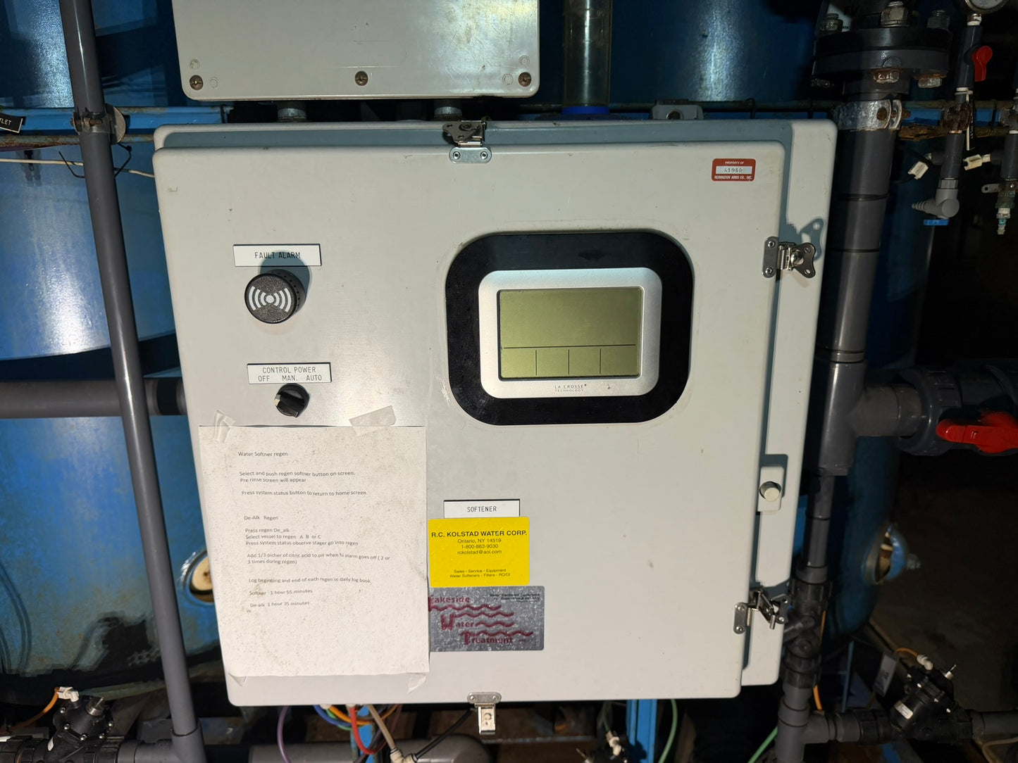 WT-05: Lakeside duplex water-softener and filtration installation. nameplate photograph 2.