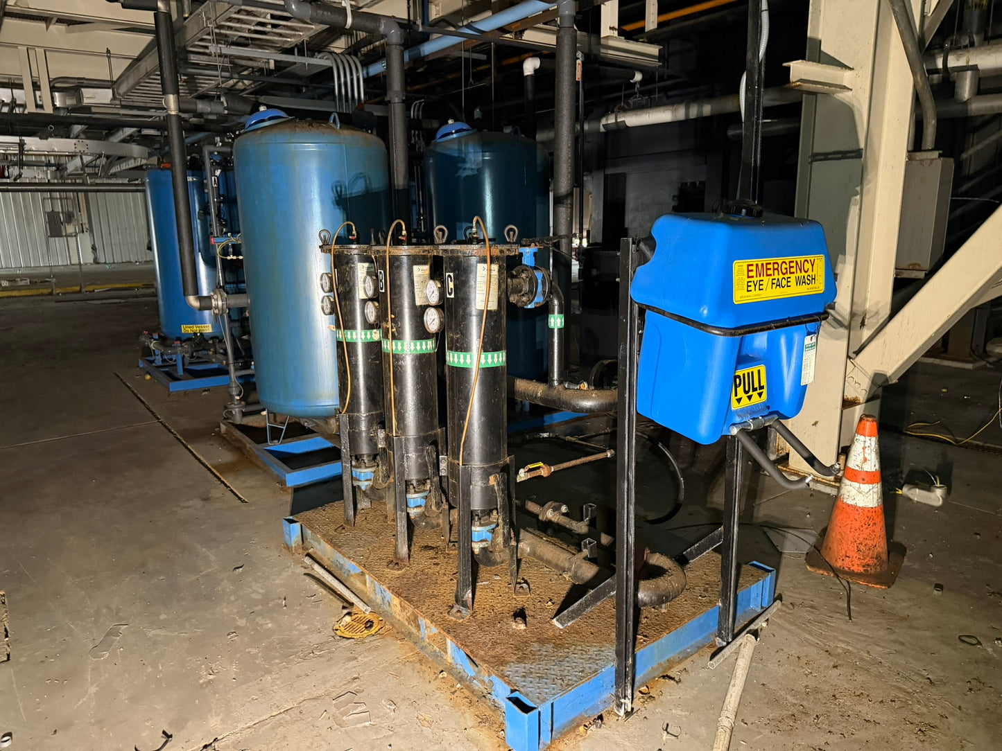WT-05: Lakeside duplex water-softener and filtration installation. detail photograph 3.